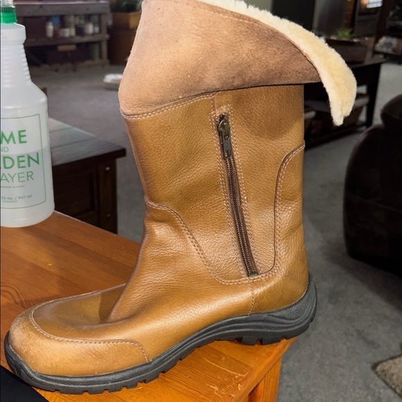 Women’s UGG classic camel leather short boots/booties. Size 8. EUC. - Picture 7 of 7